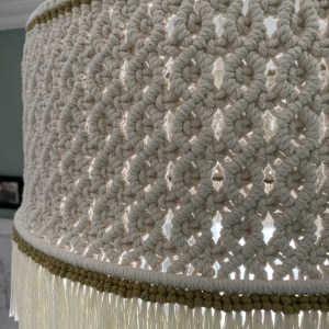 handgefertigte Makramee-Hängelampe – Bild 3