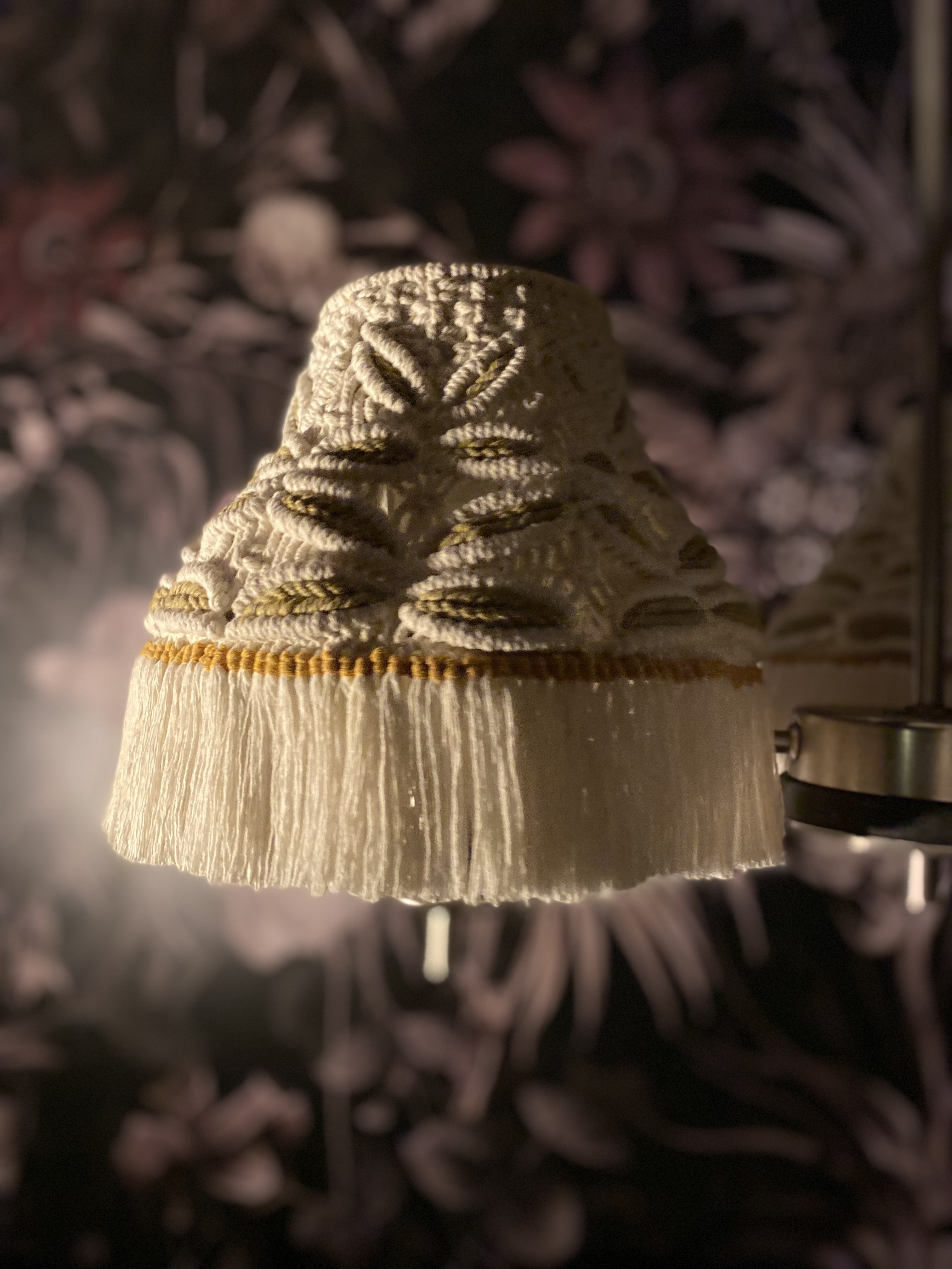 handgefertigte Upcycling Makramee-Hängelampe – Bild 7