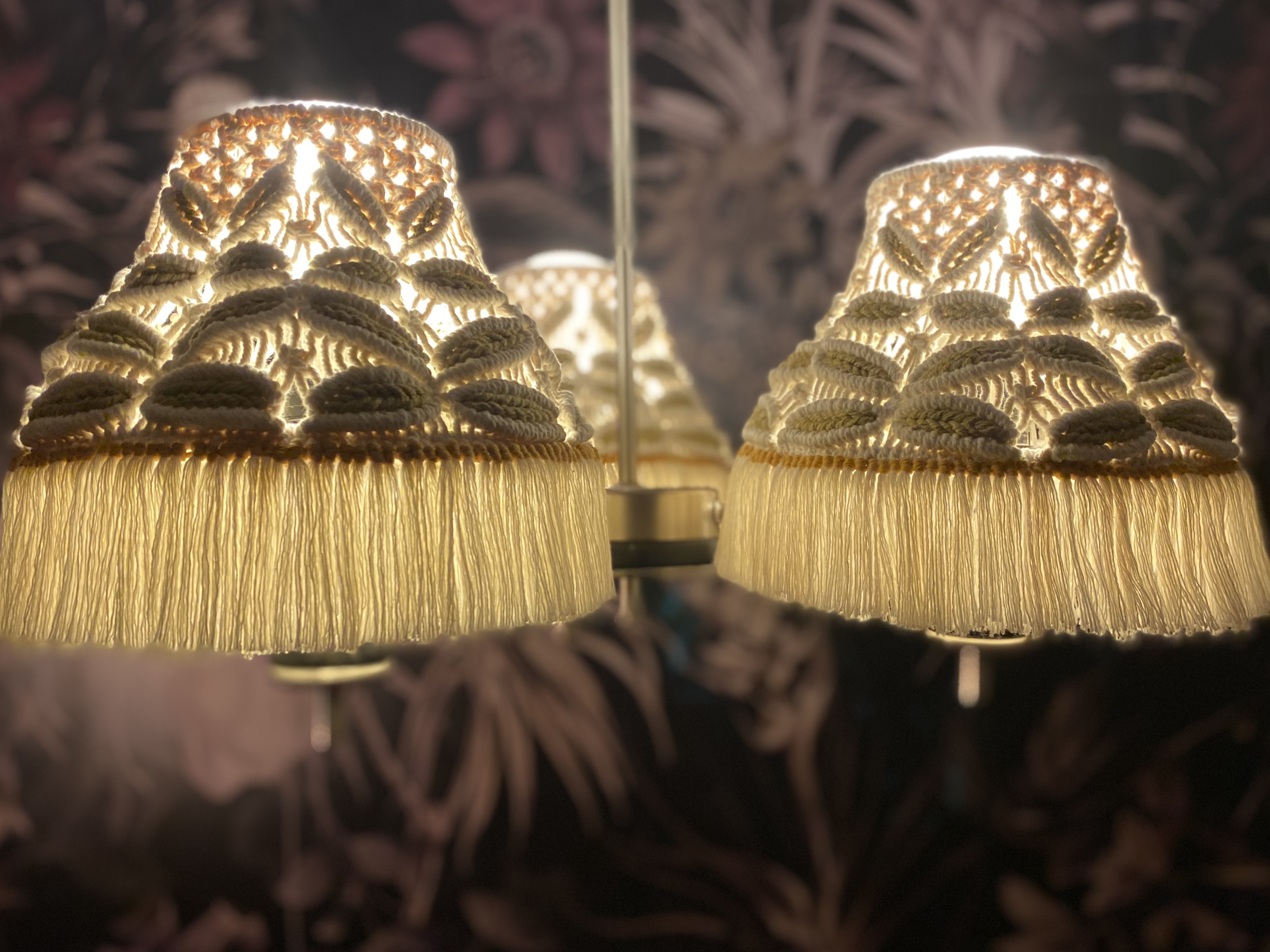 handgefertigte Upcycling Makramee-Hängelampe – Bild 2