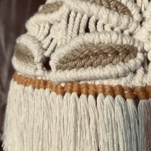 handgefertigte Upcycling Makramee-Hängelampe – Bild 9