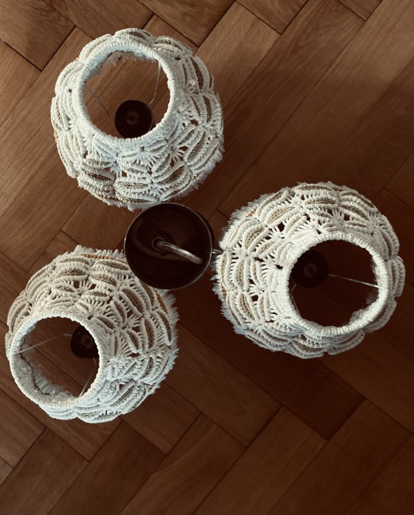 handgefertigte Upcycling Makramee-Hängelampe