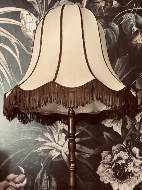 handgefertigte Upcycling Makramee-Stehlampe