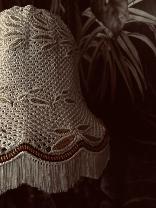 handgefertigte Upcycling Makramee-Stehlampe