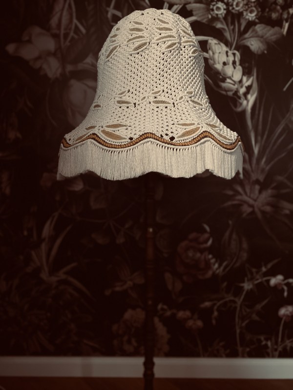 handgefertigte Upcycling Makramee-Stehlampe