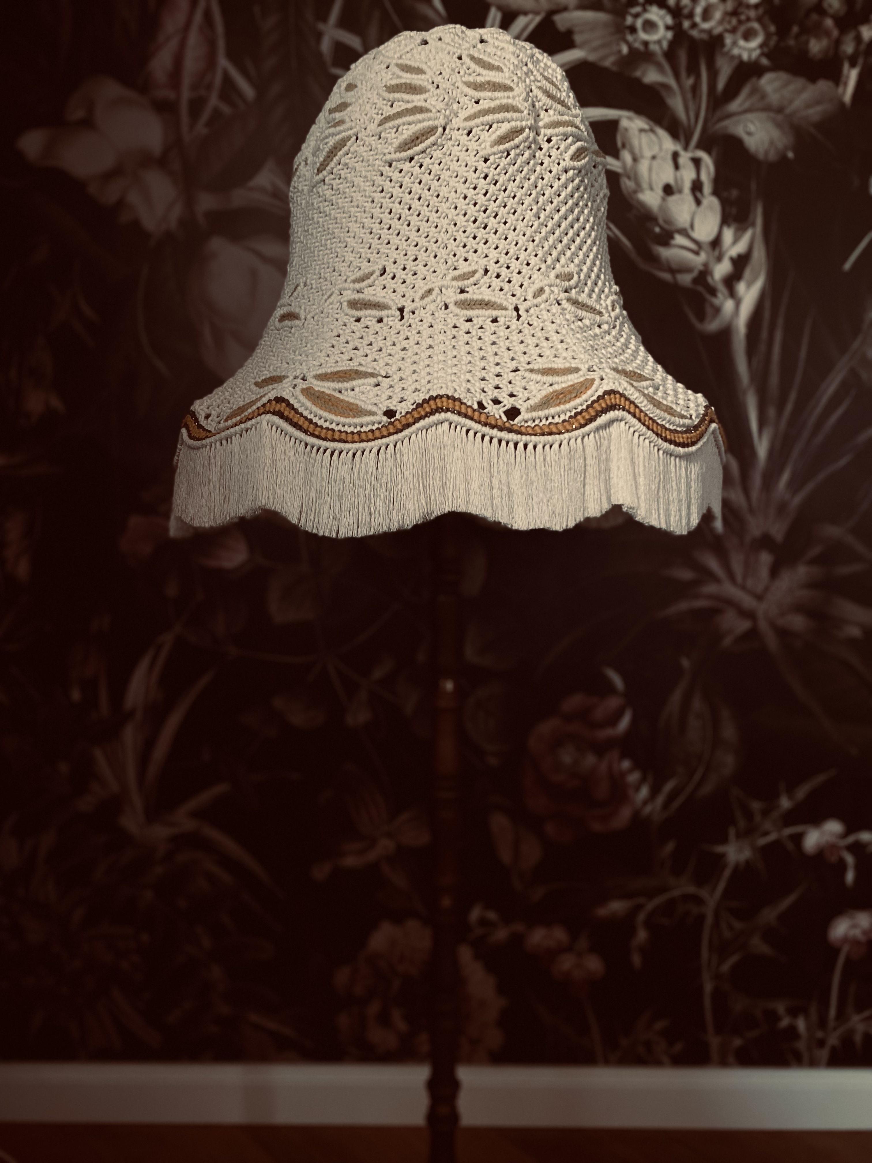 handgefertigte Upcycling Makramee-Stehlampe – Bild 9