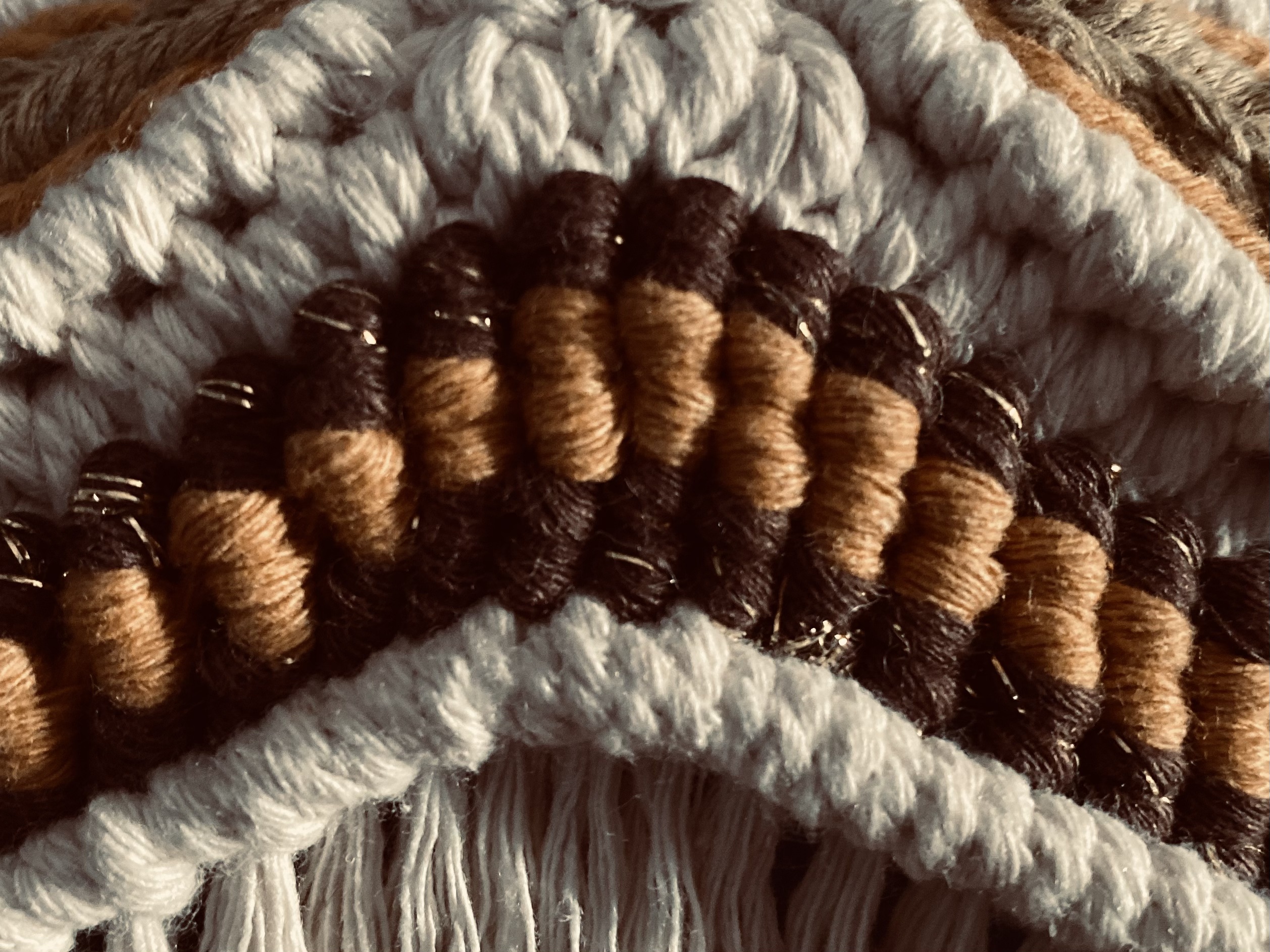 handgefertigte Upcycling Makramee-Stehlampe – Bild 11