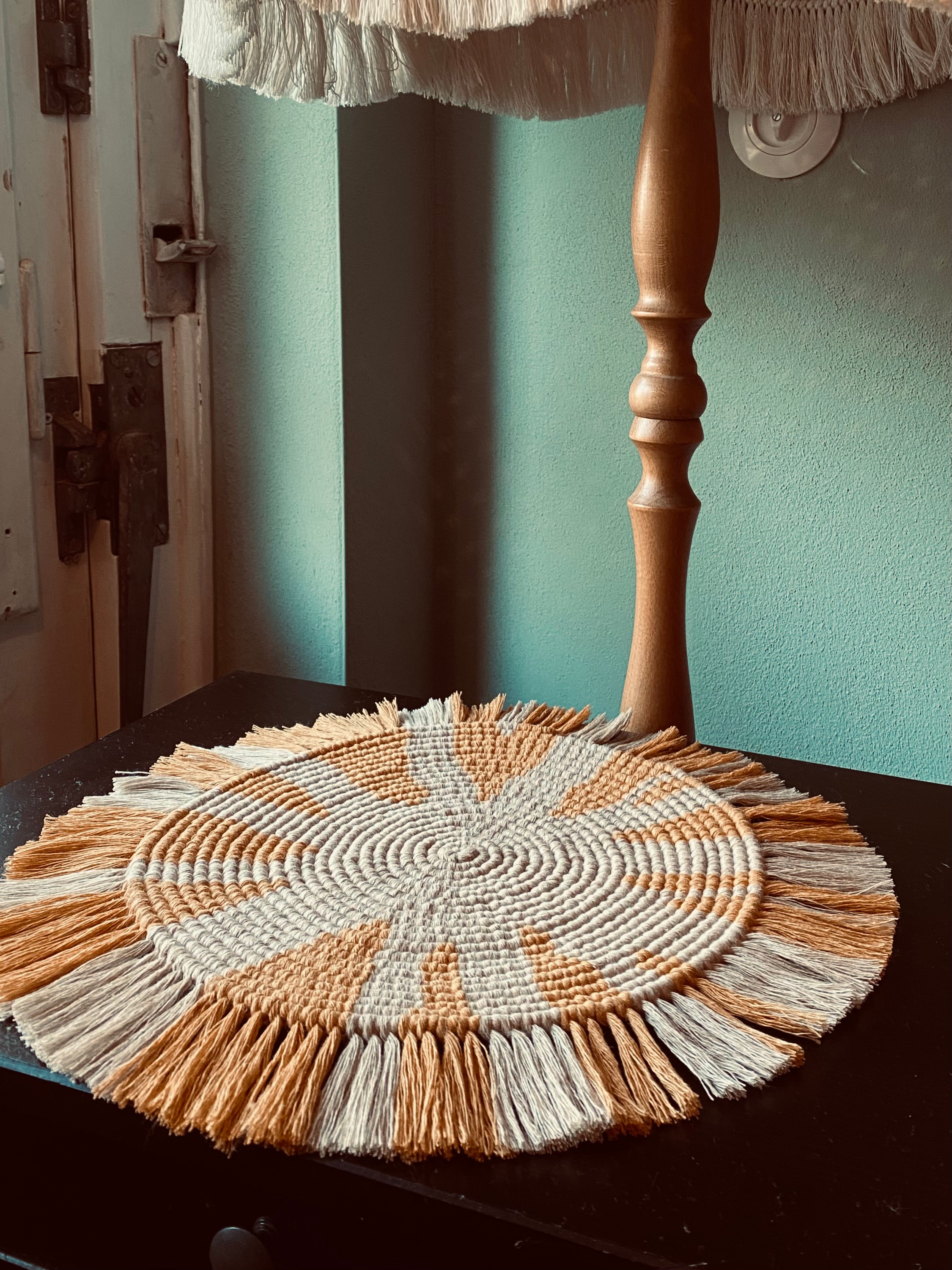 handgeknüpfter Makramee-Untersetzer 26cm – Bild 1