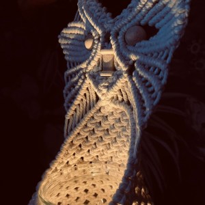 handgefertigtes Lichtspiel/Blumenampel Eule – Bild 5