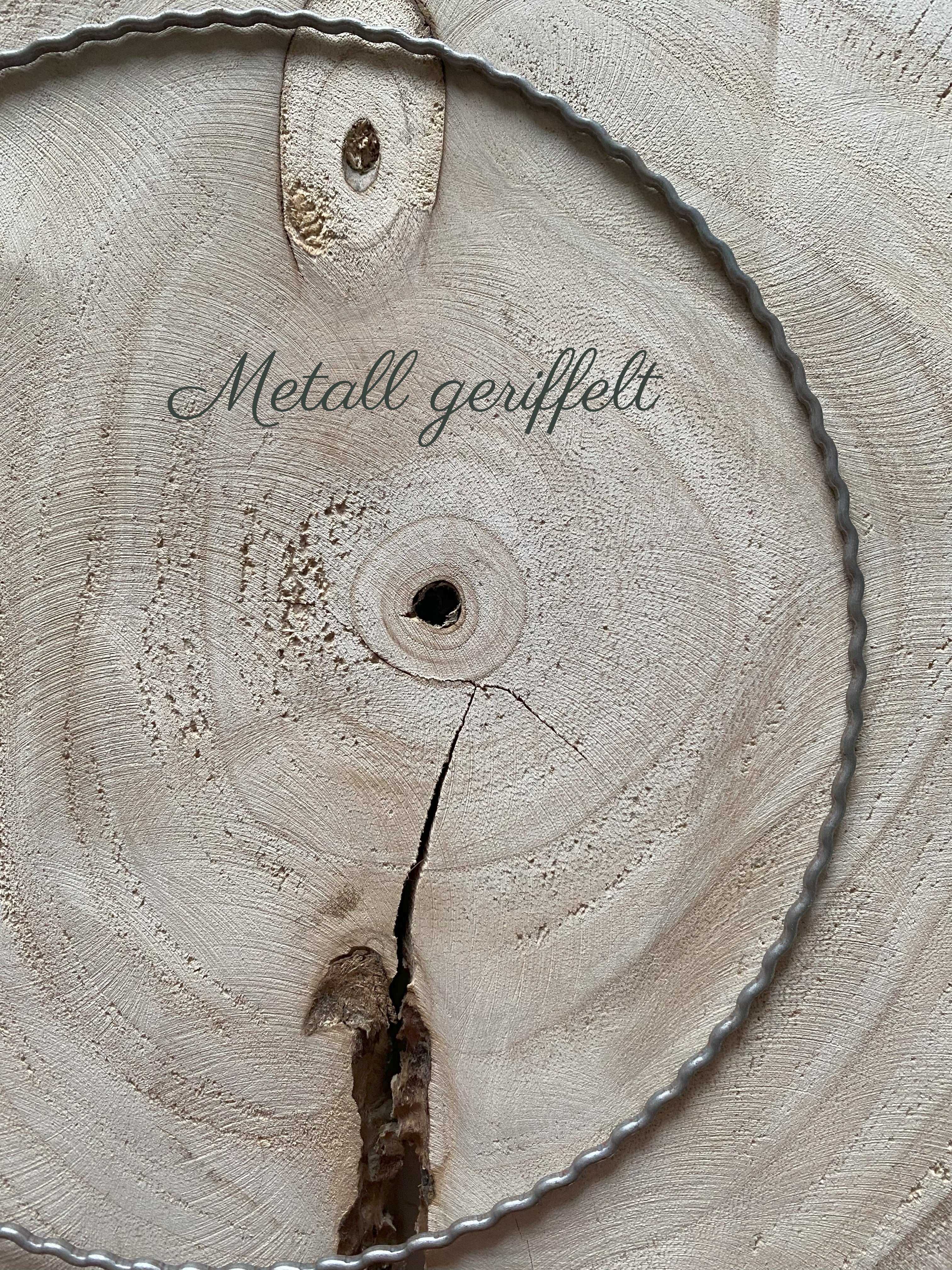 Metall geriffelt