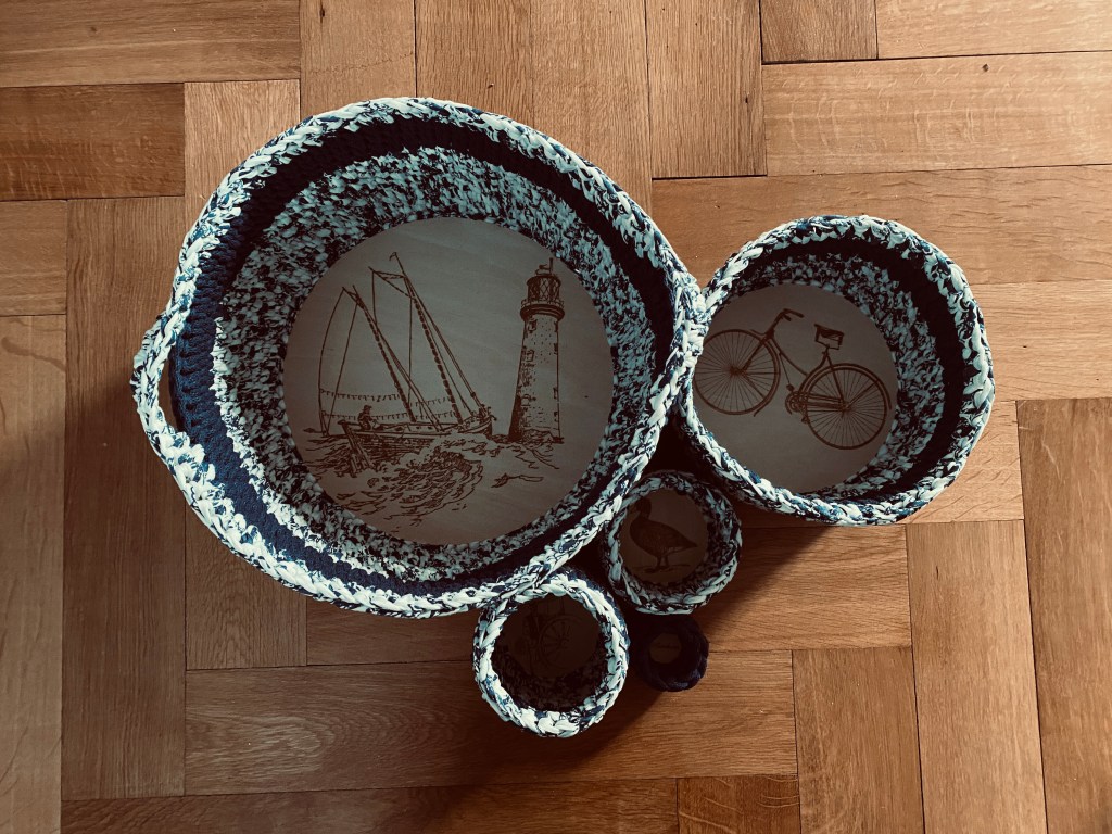 handgemachte Häkelkörbe im Maritim Stil