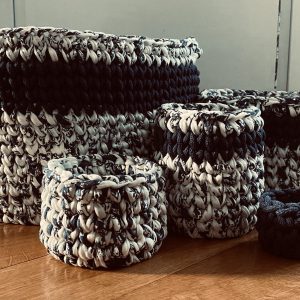 handgemachte Häkelkörbe im Maritim Stil