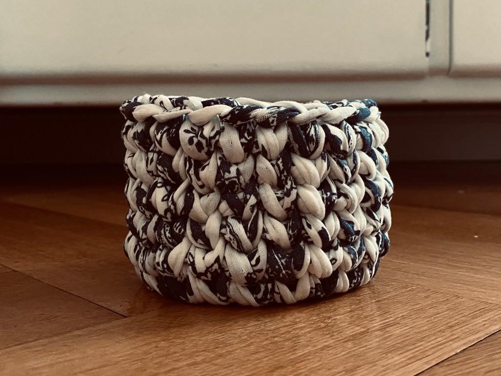 handgemachte Häkelkörbe im Maritim Stil