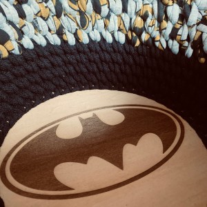 handgemachter Häkelkorb Batman | gelaserter Holzboden – Bild 5