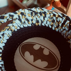handgemachter Häkelkorb Batman | gelaserter Holzboden – Bild 7