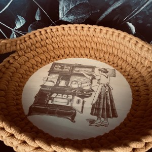 handgemachter Häkelkorb Brotkorb | nostalgisch, gelaserter Holzboden – Bild 5