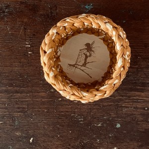 handgemachte Häkelkörbchen mit gelaserten Sperrholzböden | Herbstdeko in warmem Senfgelb – Bild 2