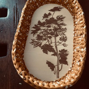 handgemachte Häkelkörbchen mit gelaserten Sperrholzböden | Herbstdeko in warmem Senfgelb – Bild 13