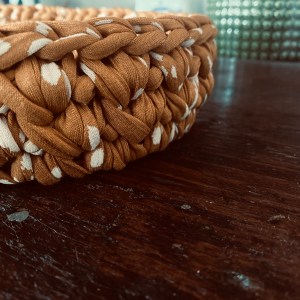 handgemachte Häkelkörbchen mit gelaserten Sperrholzböden | Herbstdeko in warmem Senfgelb – Bild 14