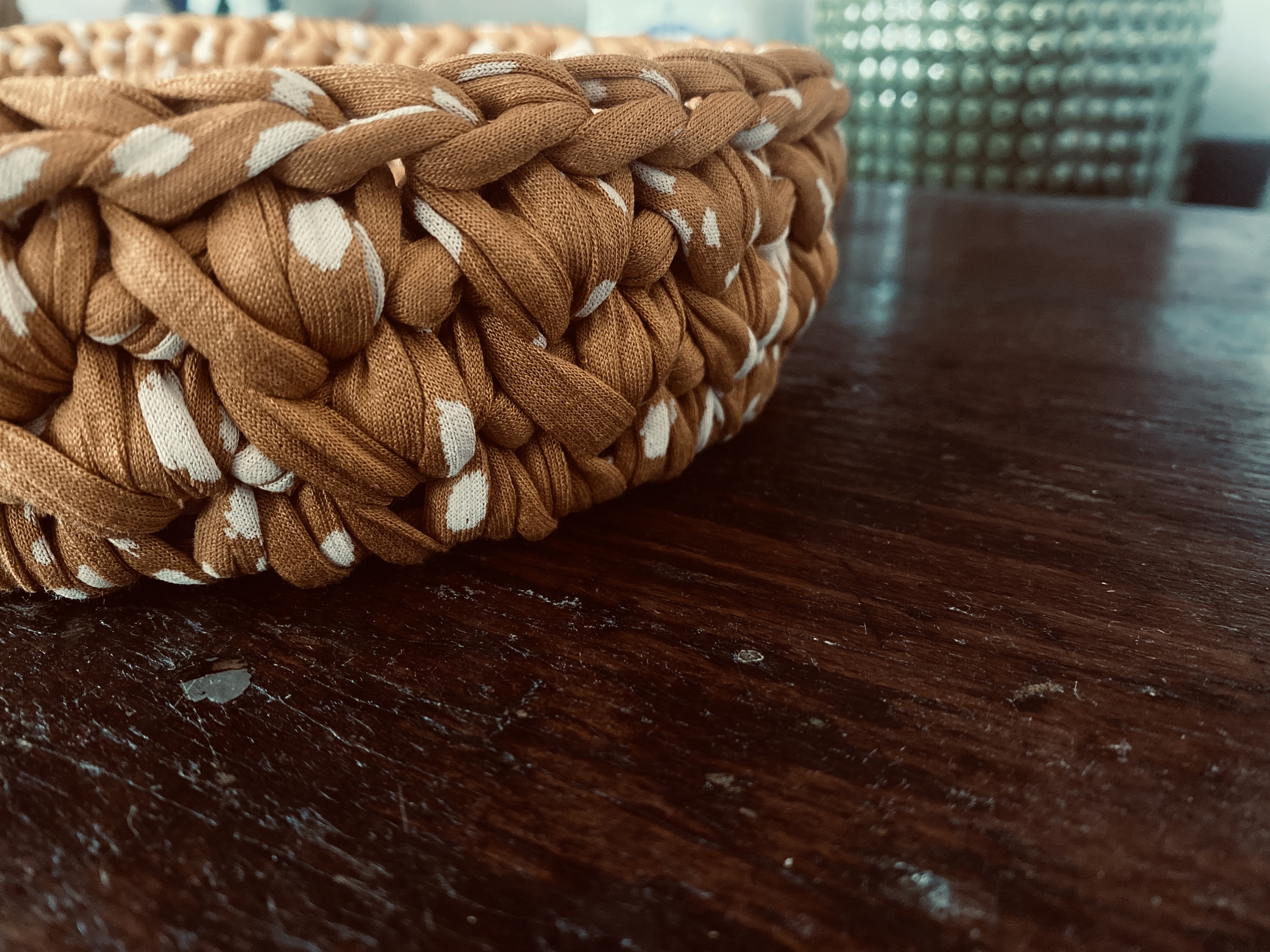 handgemachte Häkelkörbchen mit gelaserten Sperrholzböden | Herbstdeko in warmem Senfgelb – Bild 14