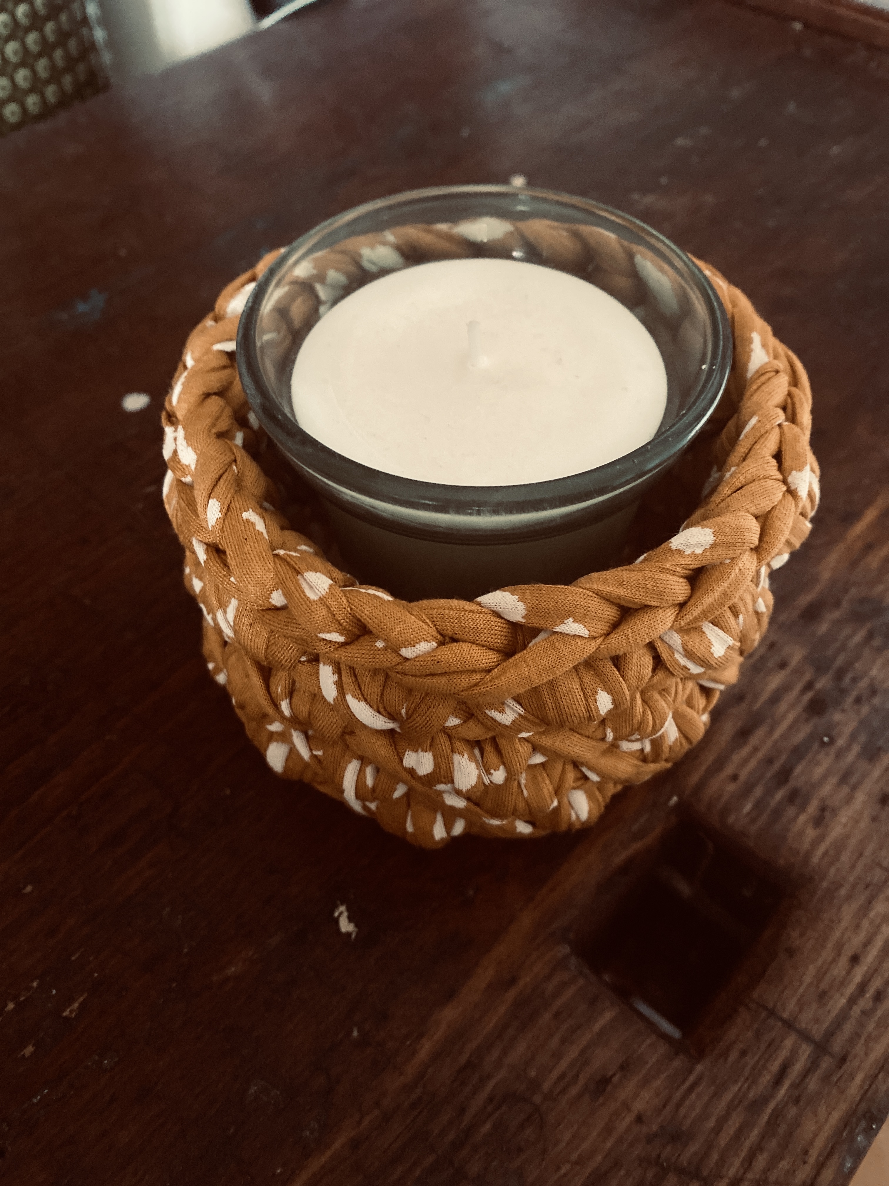 handgemachte Häkelkörbchen mit gelaserten Sperrholzböden | Herbstdeko in warmem Senfgelb – Bild 3