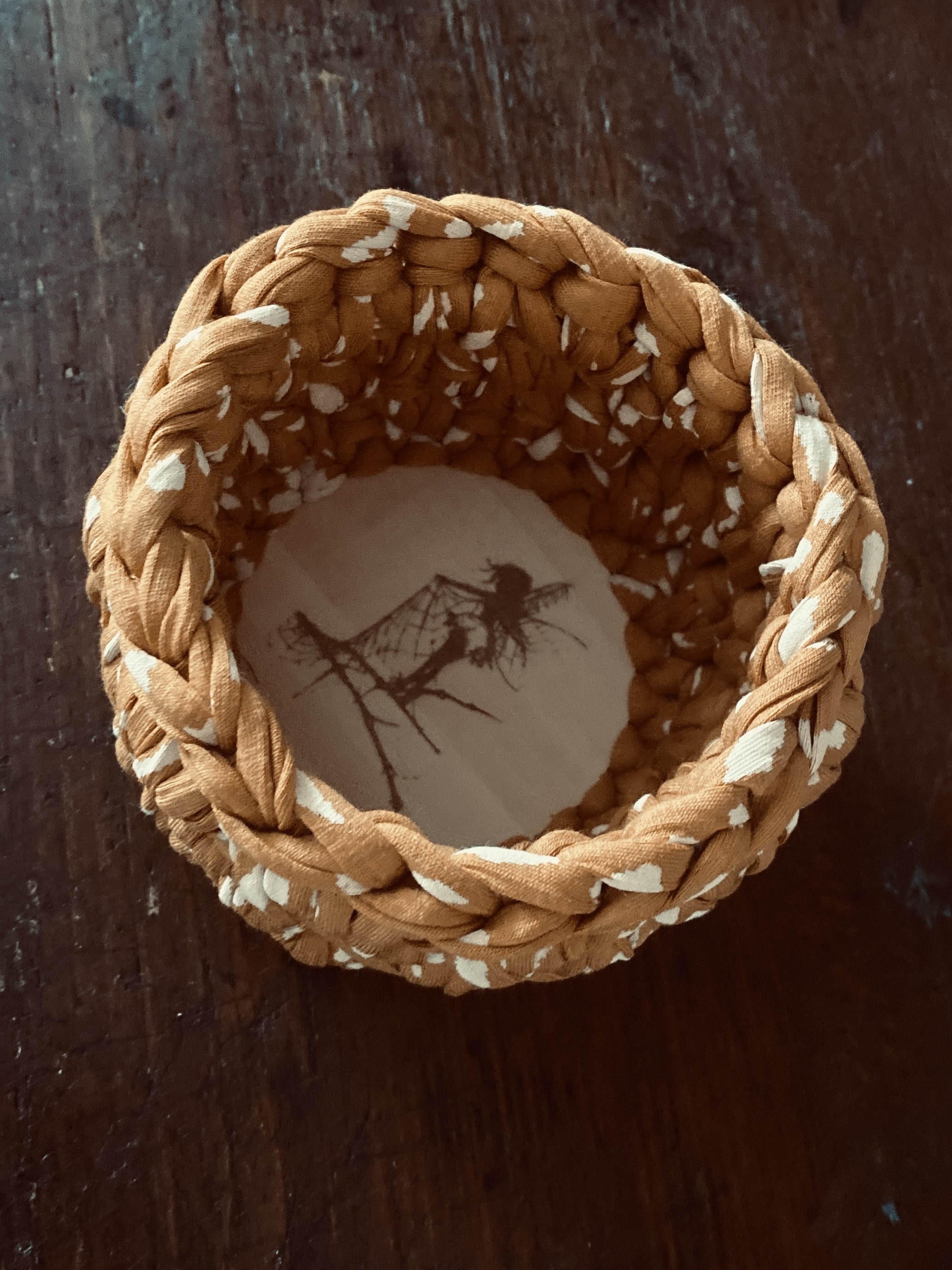 handgemachte Häkelkörbchen mit gelaserten Sperrholzböden | Herbstdeko in warmem Senfgelb – Bild 4