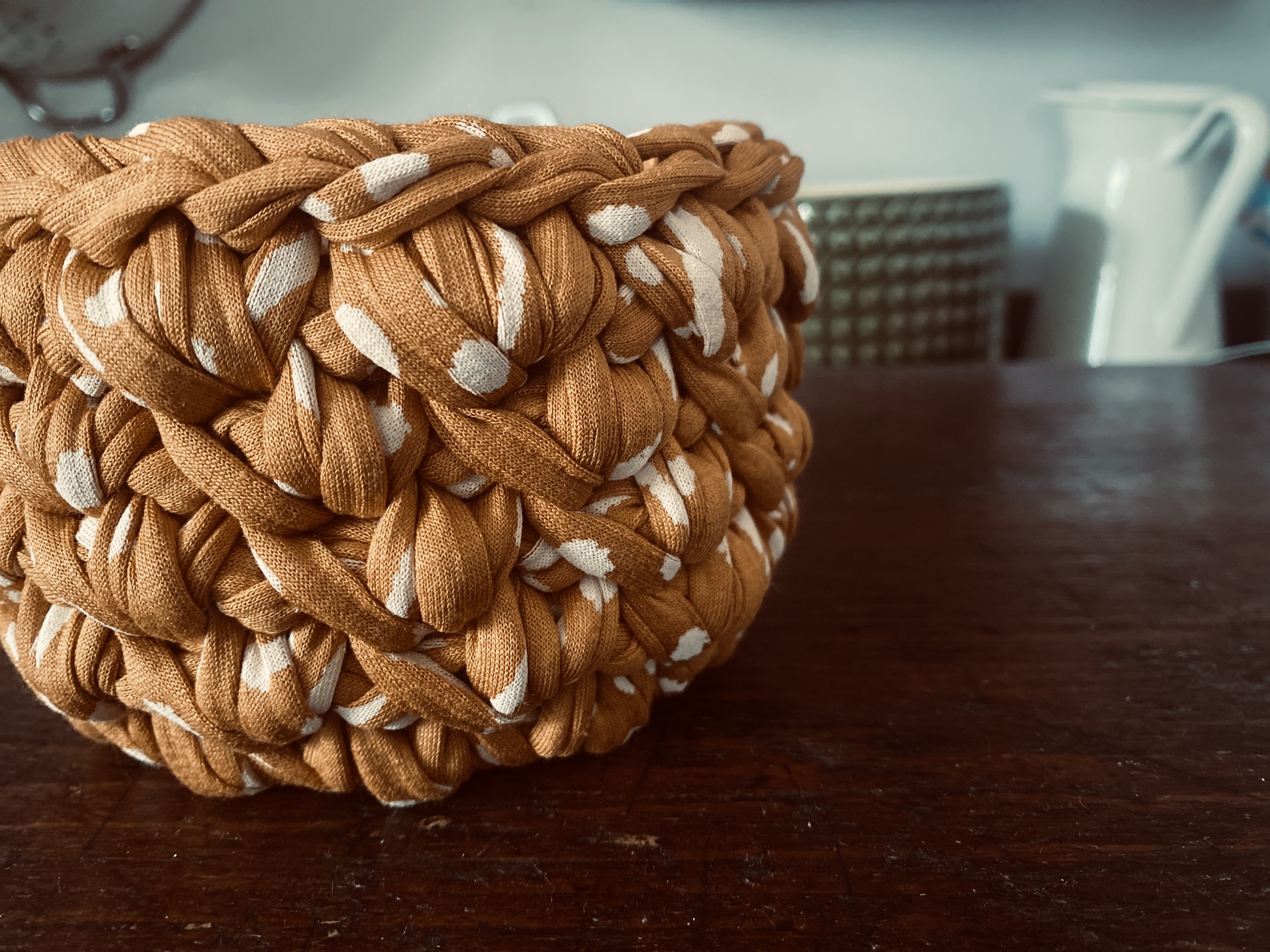 handgemachte Häkelkörbchen mit gelaserten Sperrholzböden | Herbstdeko in warmem Senfgelb – Bild 5