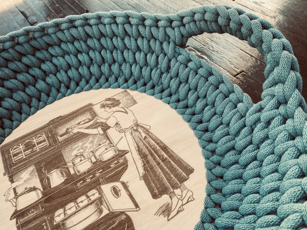 handgemachter Häkelkorb Brotkorb | nostalgisch, gelaserter Holzboden