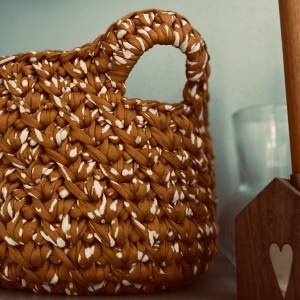 handgemachte Häkelkörbchen mit gelaserten Sperrholzböden | Herbstdeko in warmem Senfgelb – Bild 16