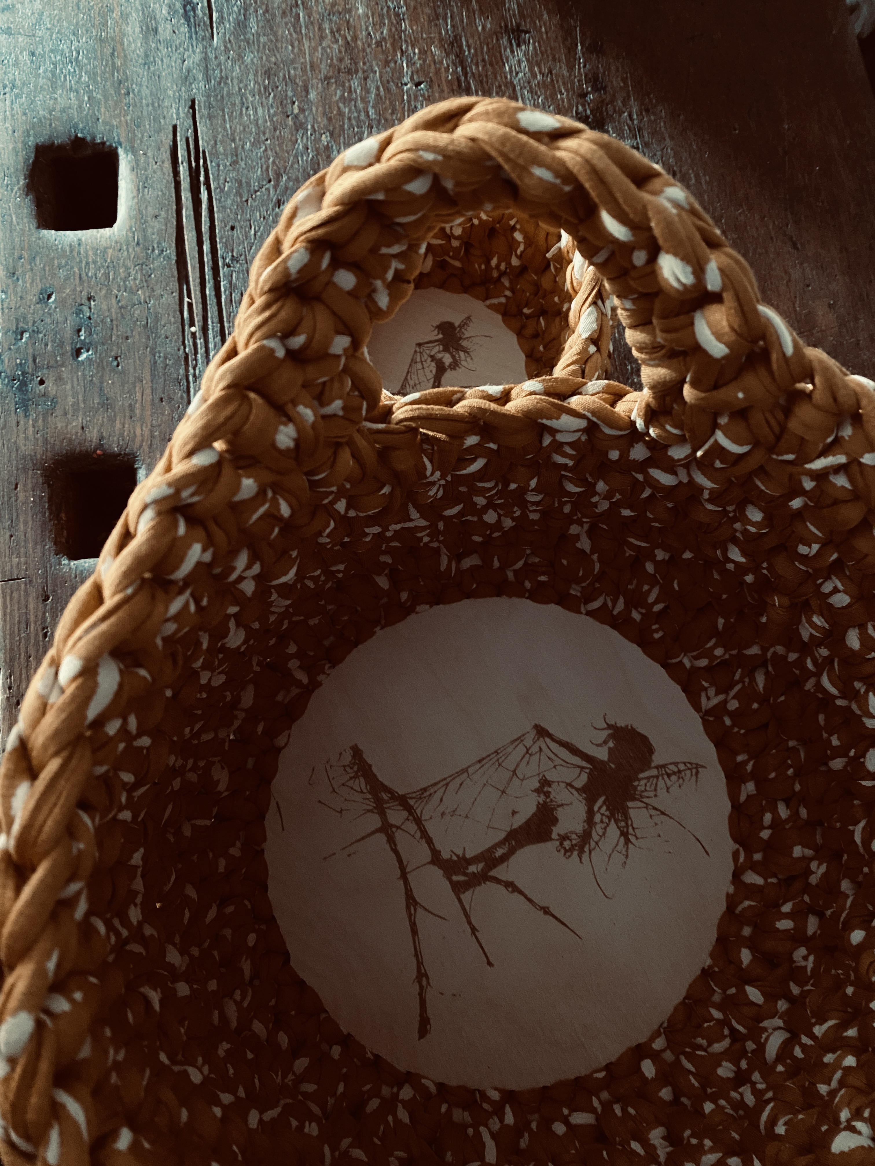 handgemachte Häkelkörbchen mit gelaserten Sperrholzböden | Herbstdeko in warmem Senfgelb – Bild 18