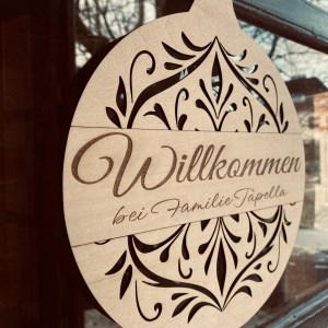 Personalisiertes Türschild | Weihnachtskugel mit Familiennamen – Bild 1