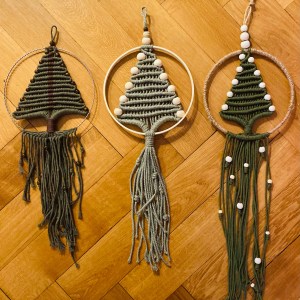 handgeknüpfte Makramee Weihnachsbäume im Bohostil – Bild 1