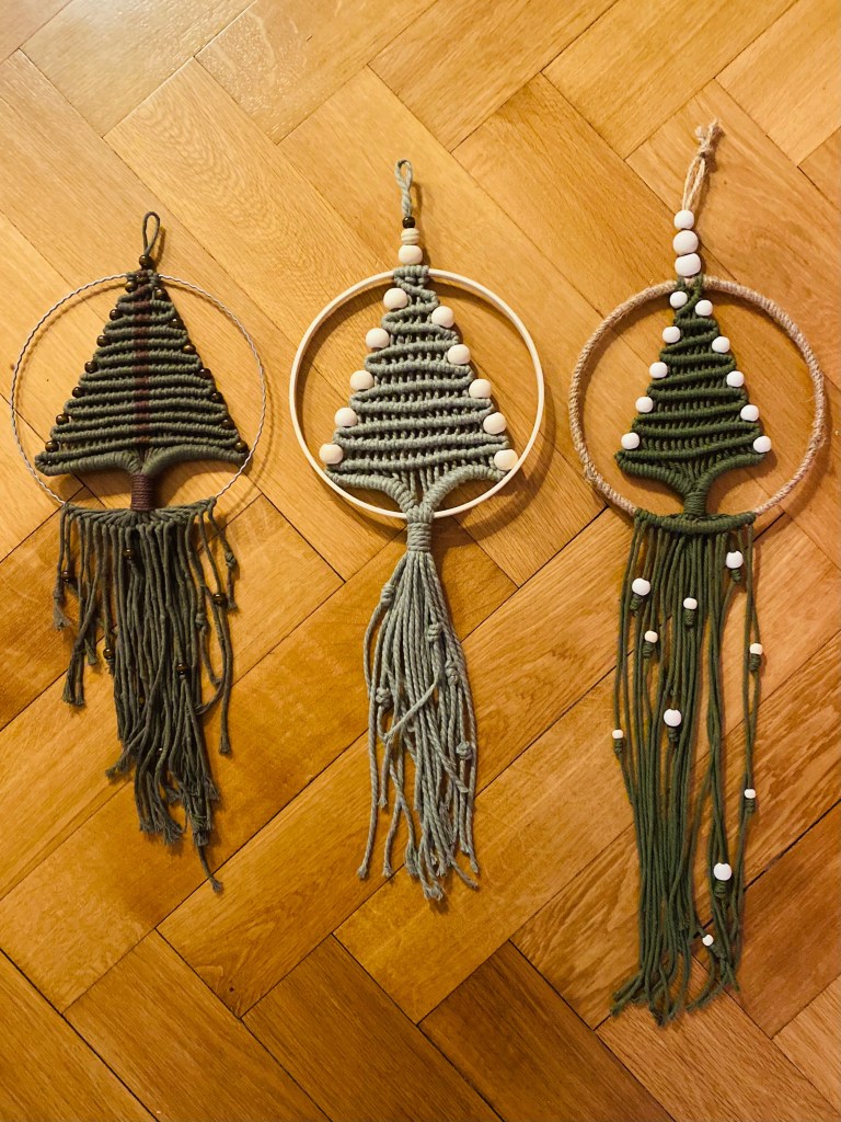 handgeknüpfte Makramee Weihnachsbäume im Bohostil