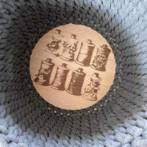 handgehäkelter Korb aus Bobbiny Flechtkordel | mit gelasertem Kreativmotiv – Bild 3