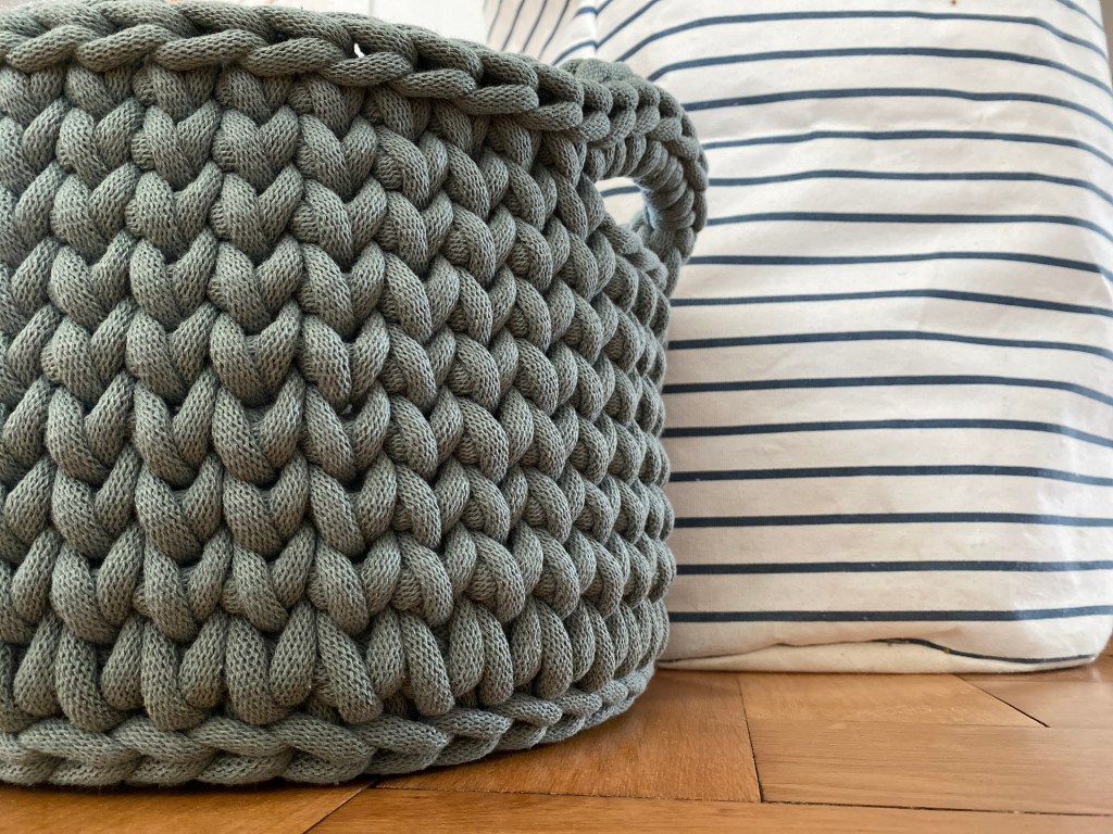 handgehäkelter Korb aus Bobbiny Flechtkordel | mit gelasertem Kreativmotiv