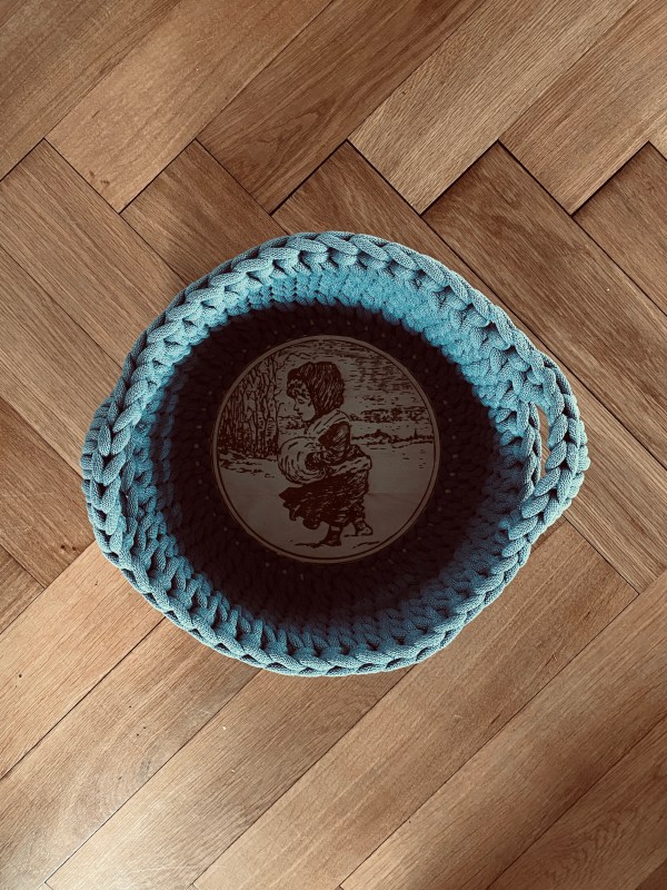 handgehäkelter Winterkorb aus Bobbiny Flechtkordel | mit gelasertem Wintermotiv