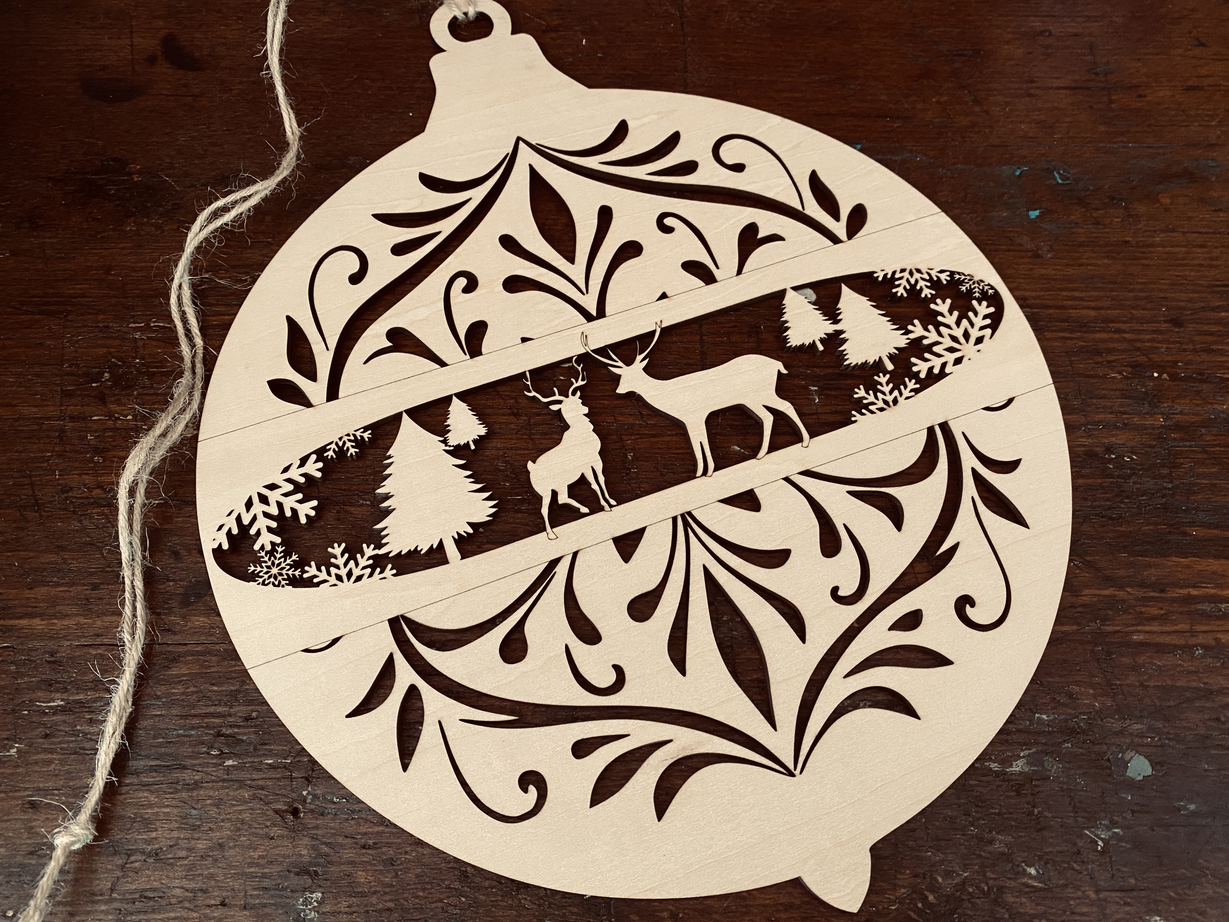 Fensterbild | Weihnachtskugel mit Wintermotiv – Bild 2