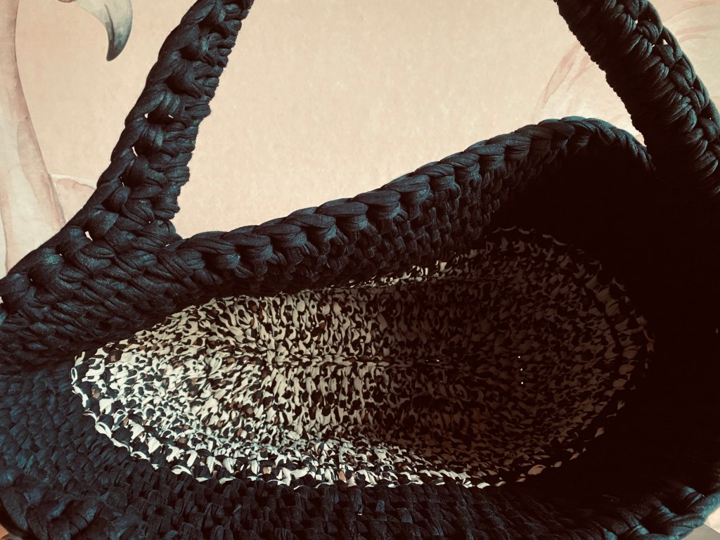 handgehäkelte XXL-Handtasche | Shopper im Leo-Look
