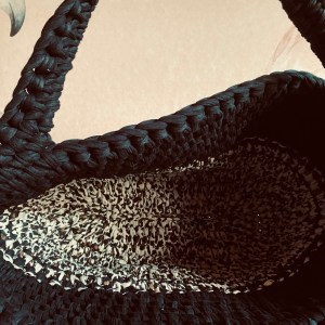 handgehäkelte XXL-Handtasche | Shopper im Leo-Look – Bild 4