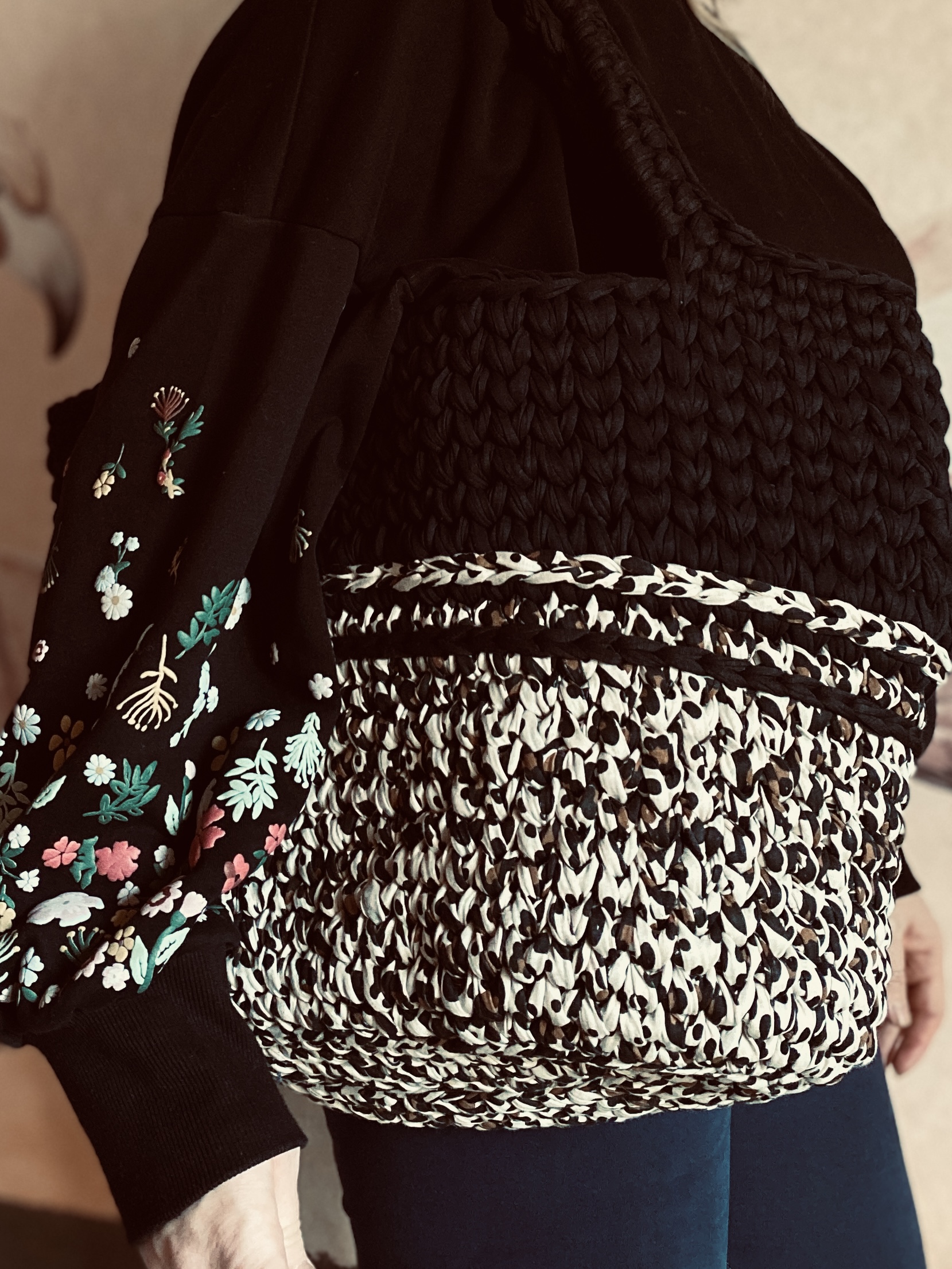 handgehäkelte XXL-Handtasche | Shopper im Leo-Look – Bild 5