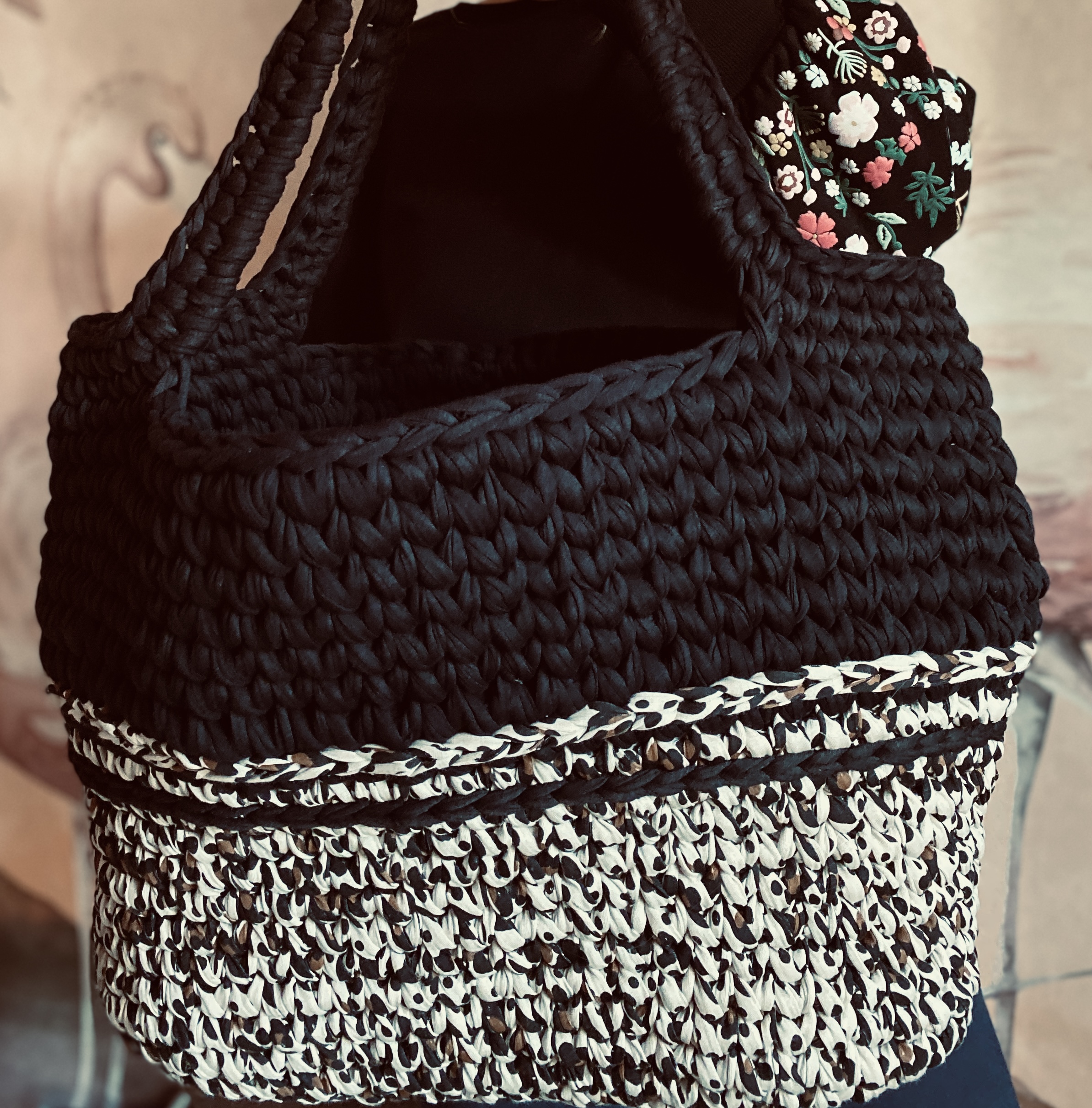 handgehäkelte XXL-Handtasche | Shopper im Leo-Look – Bild 6