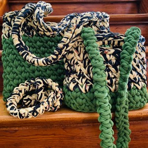 handgemachtes Taschenset Moos Green & Black Flowers – Bild 1