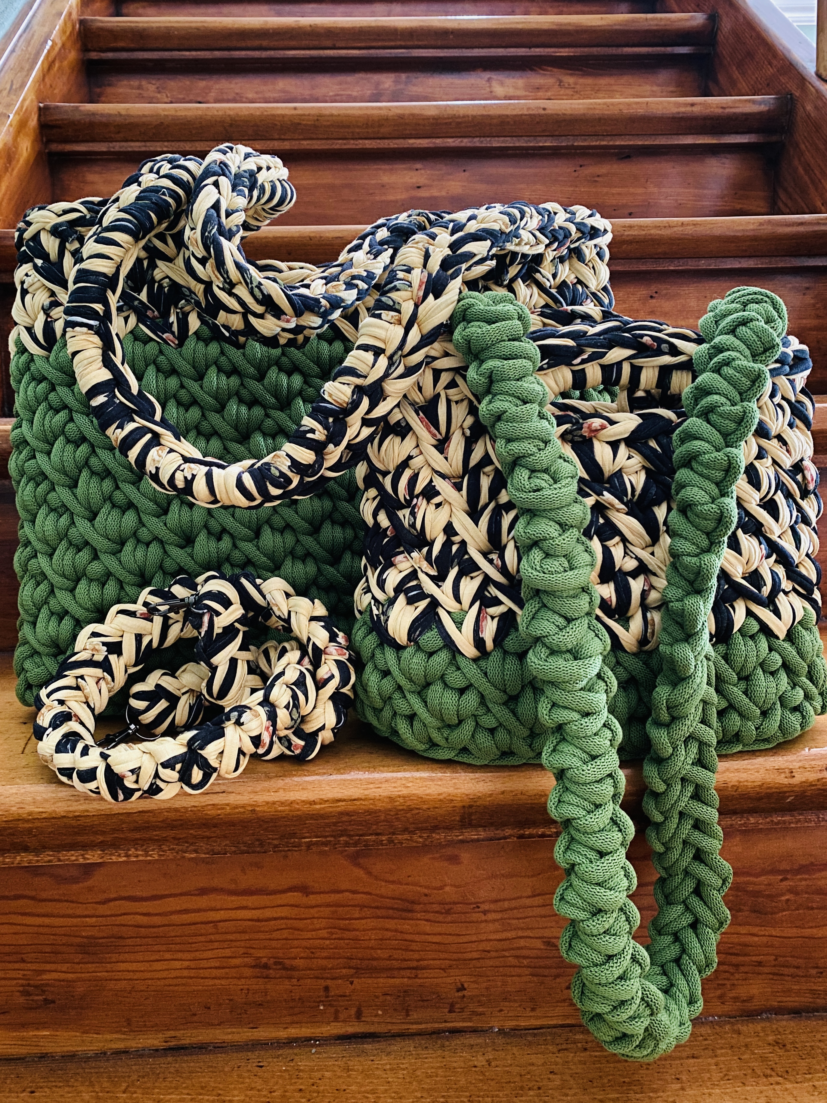 handgemachtes Taschenset Moos Green & Black Flowers – Bild 1